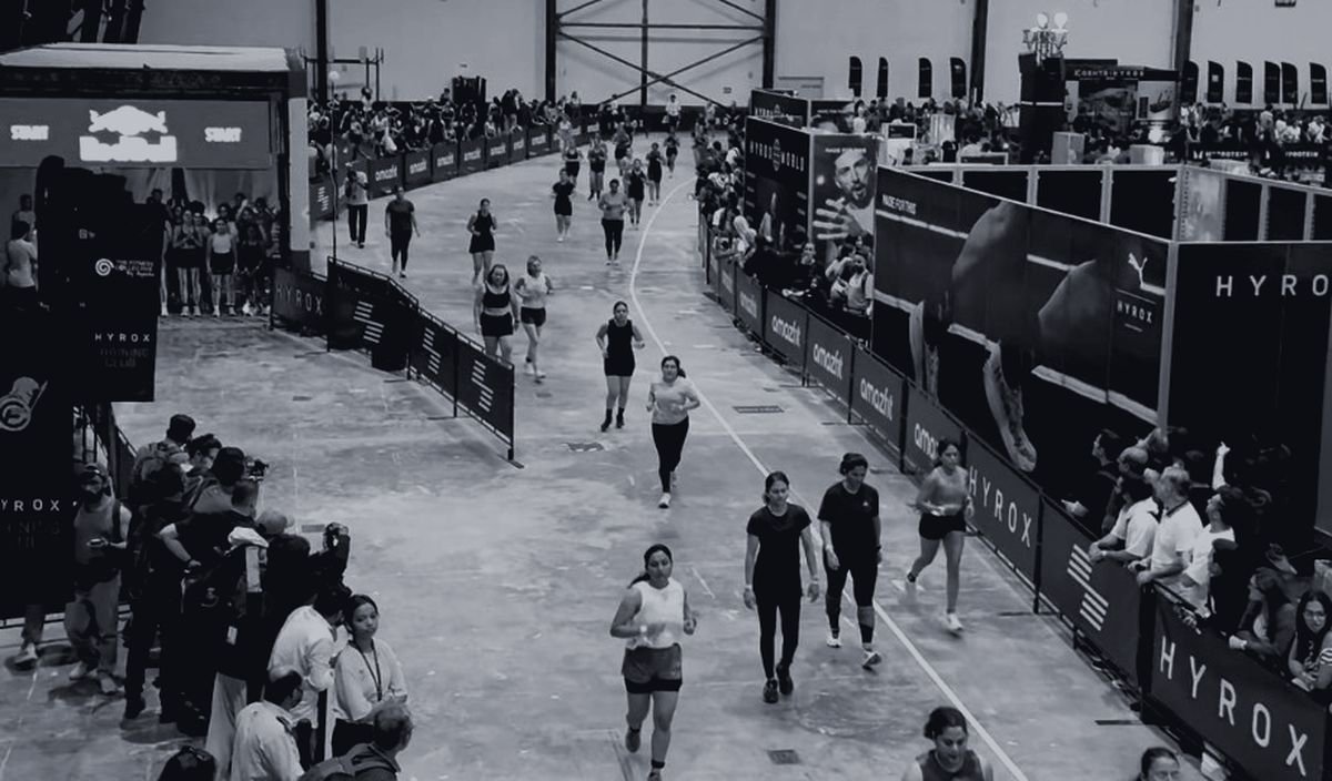 Athletes on the run lanes with the crowd at the barriers